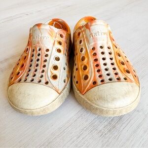 Native Jefferson orange tie dye shoes (size C4)